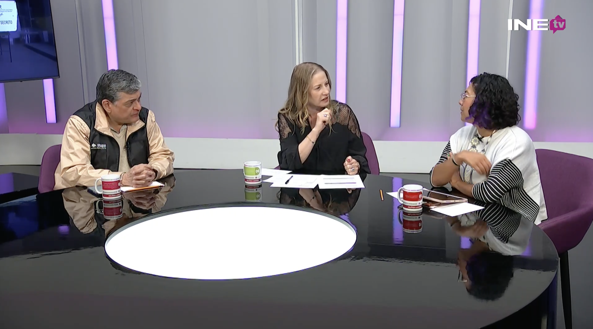 Transmisión de Democracia en la Mesa con el tema Presupuesto