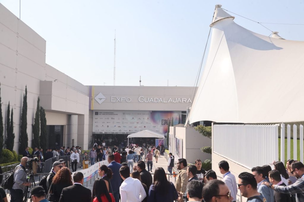 Vista externa de la FIL 2024