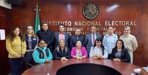 Integrantes del Consejo Distrital 04 posando para fotografía