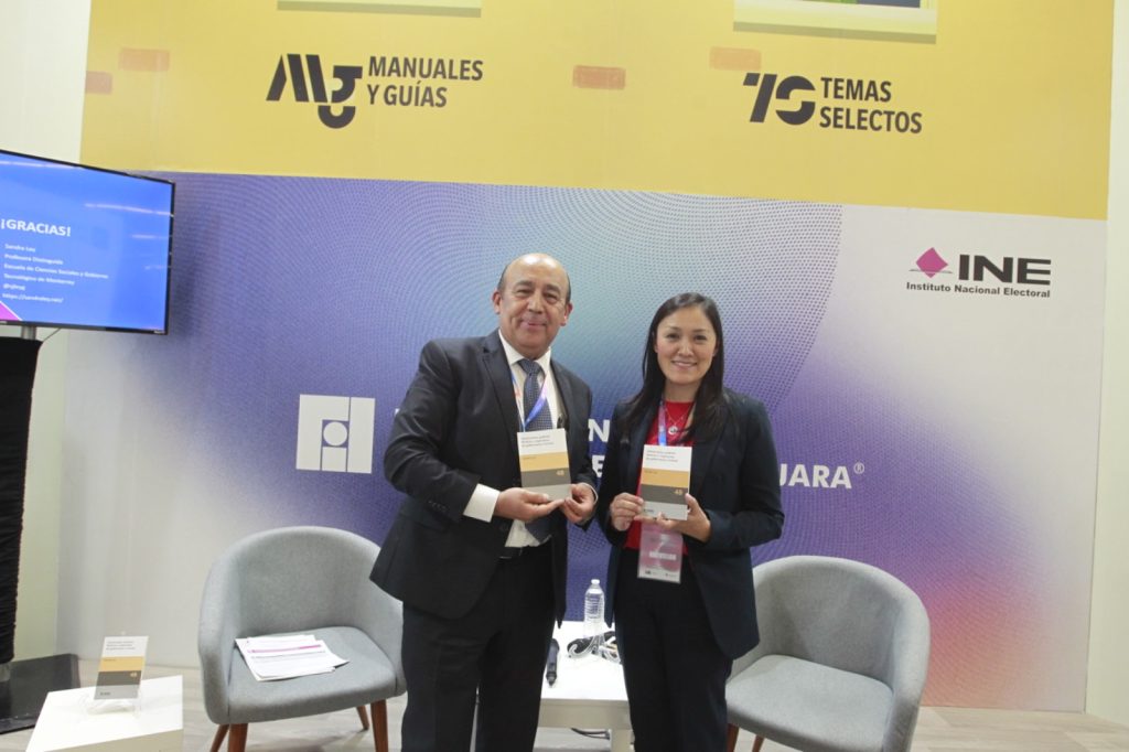 Presenta INE Cuaderno de Divulgación de la Cultura Democrática en la FIL 2024