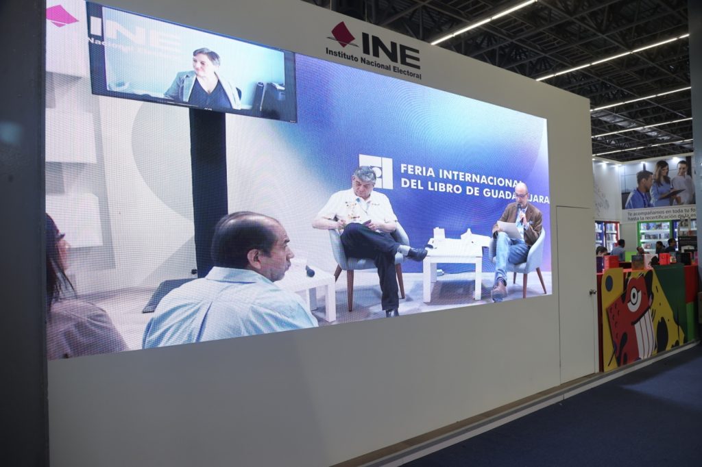 Stand del INE en la FIL Guadalajara 2024