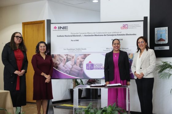 Consejeras de INE Rita Bell y Claudia Zavala acompañadas de la Secretaria Ejecutiva y la Presidenta de la AMCEE