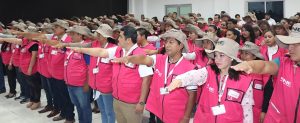 capacitadoras y capacitadores tomando protesta