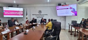 personas sentadas en reunión de trabajo
