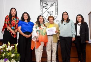 Integrantes de la Junta Local del INE Querétaro de pie y mirando hacia enfrente