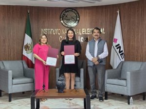 Personas mostrando un reconocimiento