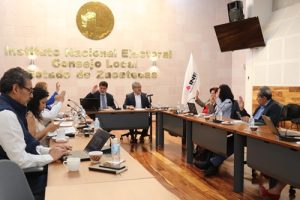 integrantes del consejo local en labores de trabajo