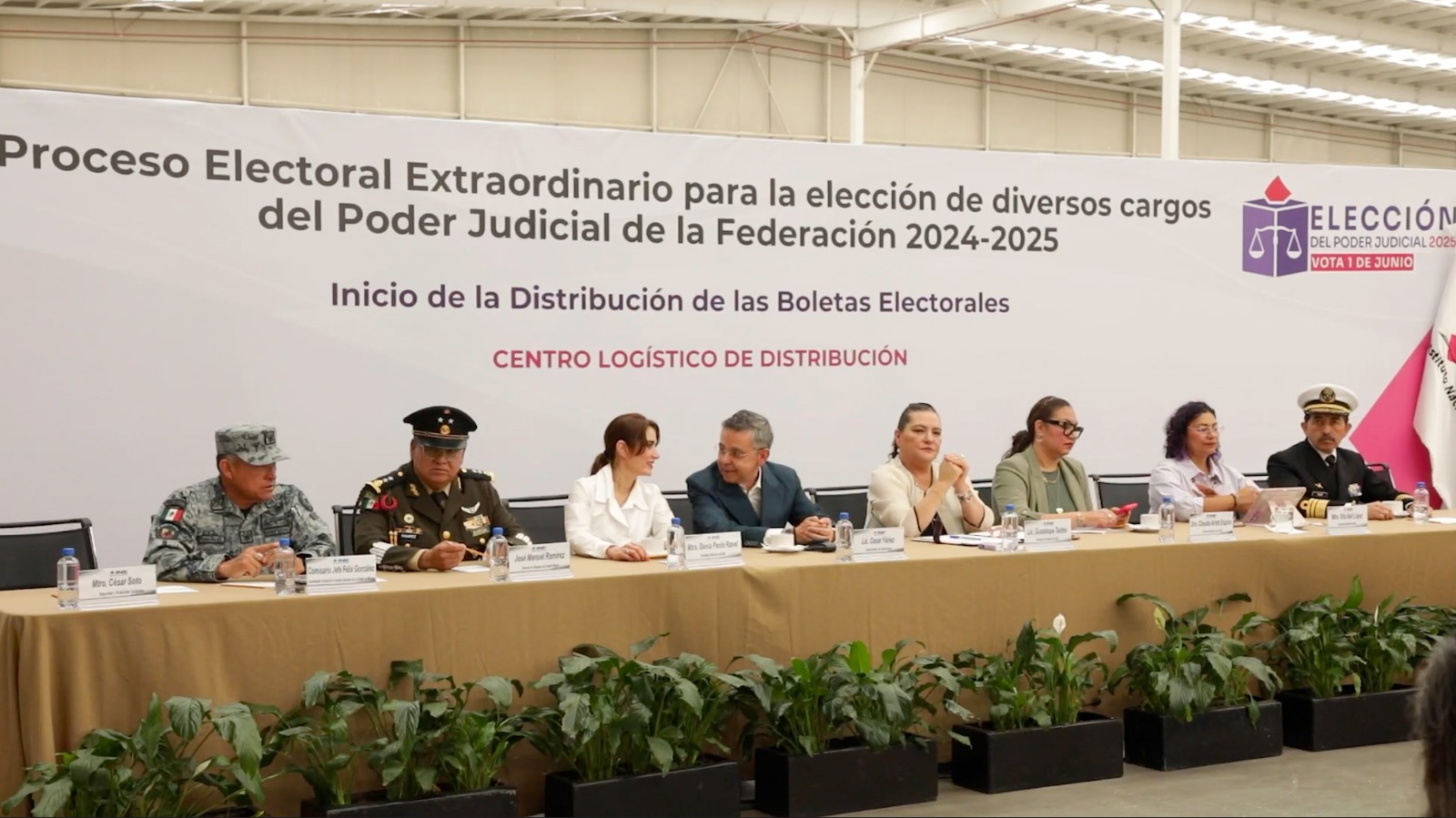 Panel principal de la ceremonia de distribución de boletas