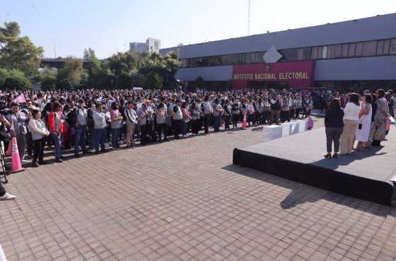 CAES en la explanada de oficinas centrales del INE