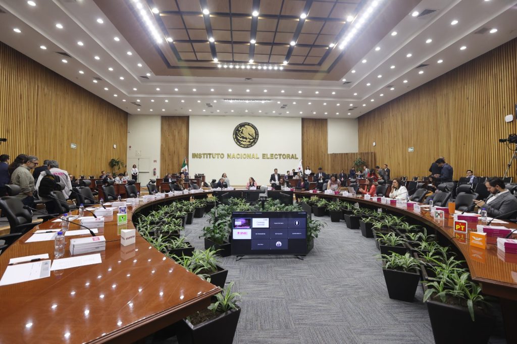 Salón de sesiones del consejo general del 1 de abril de 2025