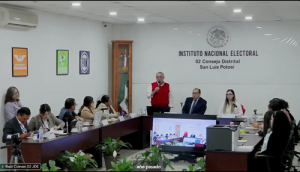 personas de consejo distrital realizando segunda insaculación