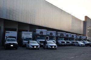 Camiones de mudanza con boletas electorales, custodiados por patrullas