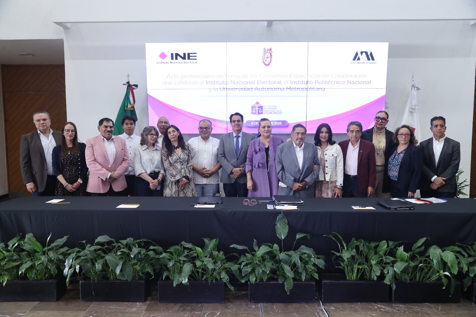 Ceremonia de la firma de convenio de colaboración INE-IPN-UAM