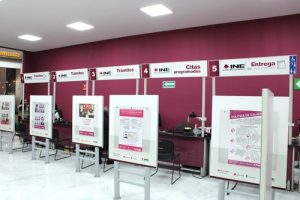 ventanillas de atención de un módulo del INE