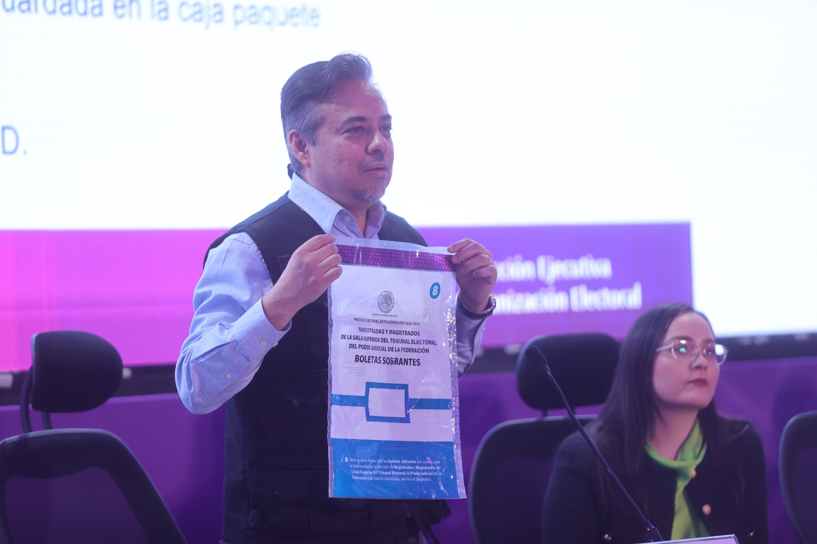 Imagen de la explicación de como se sella la bolsa con los cómputos distritales