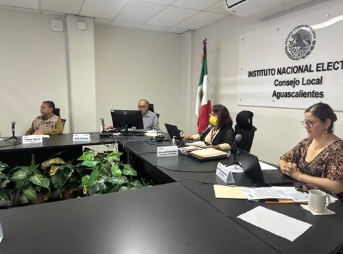 integrantes del Consejo Local en sesión de trabajo