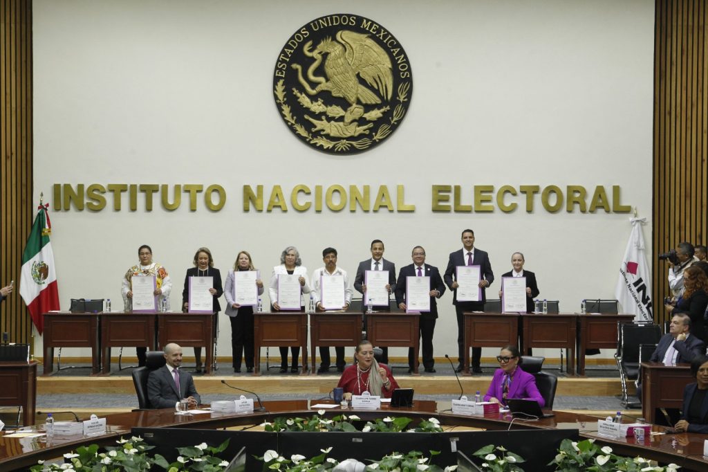 EL INE entregó las constancias a los nuevos integrantes de la Suprema Corte de Justicia de la Nación