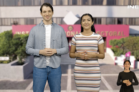 Muchacho y muchacha parados uno al lado de la otra con el edificio del INE al fondo