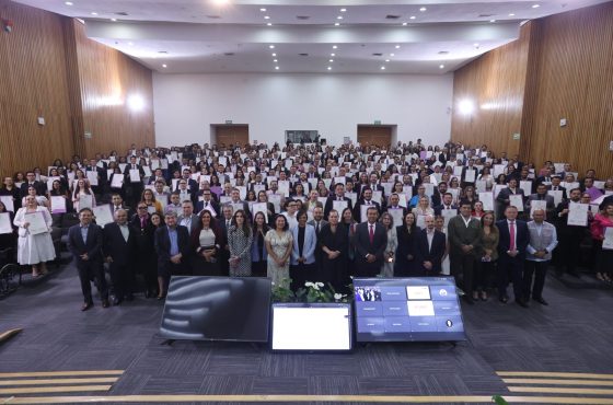 Foto grupal de la entrega de constancias de mayoría a personas juzgadoras