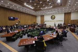 Salón de sesiones con la participación de las personas Consejeras Electorales.
