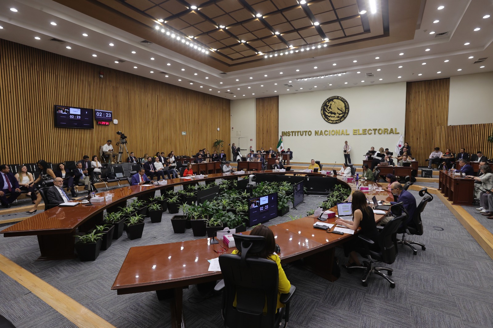 Salón de sesiones con la participación de las personas Consejeras Electorales.