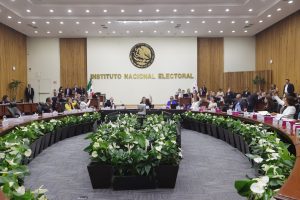 Salón de sesiones con la participación de las personas Consejeras Electorales y representantes de Partidos Políticos.