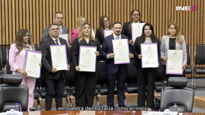 Entrega de constancias a personas juzgadoras