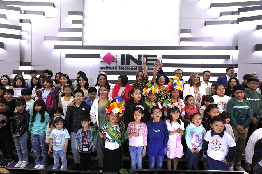 Foto Grupal de la presentación de Resultdos CIJ2024