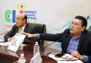 personas funcionarias del INE en Jalisco en reunión por resultados de la Consulta 2024