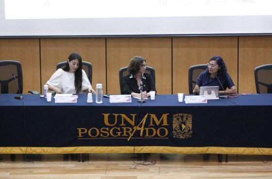 Rita Bell López en conferencia en la AMECIP