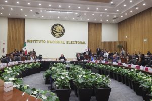 Salón de Sesiones con la participación de las personas Consejeras Electorales y representantes de partidos.