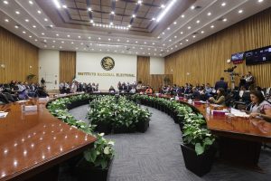 Salón de sesiones con la participación de las personas Consejeras Electorales.