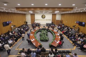Salón de sesiones con la participación de las personas Consejeras Electorales.