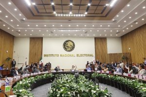 Salón de sesiones con la participación de las personas Consejeras Electorales.