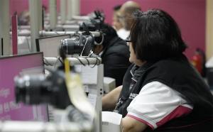 Toma de persona trabajadora del INE en el módulo de atención