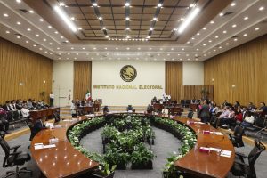 Salón de sesiones con la participación de las personas Consejeras Electorales.