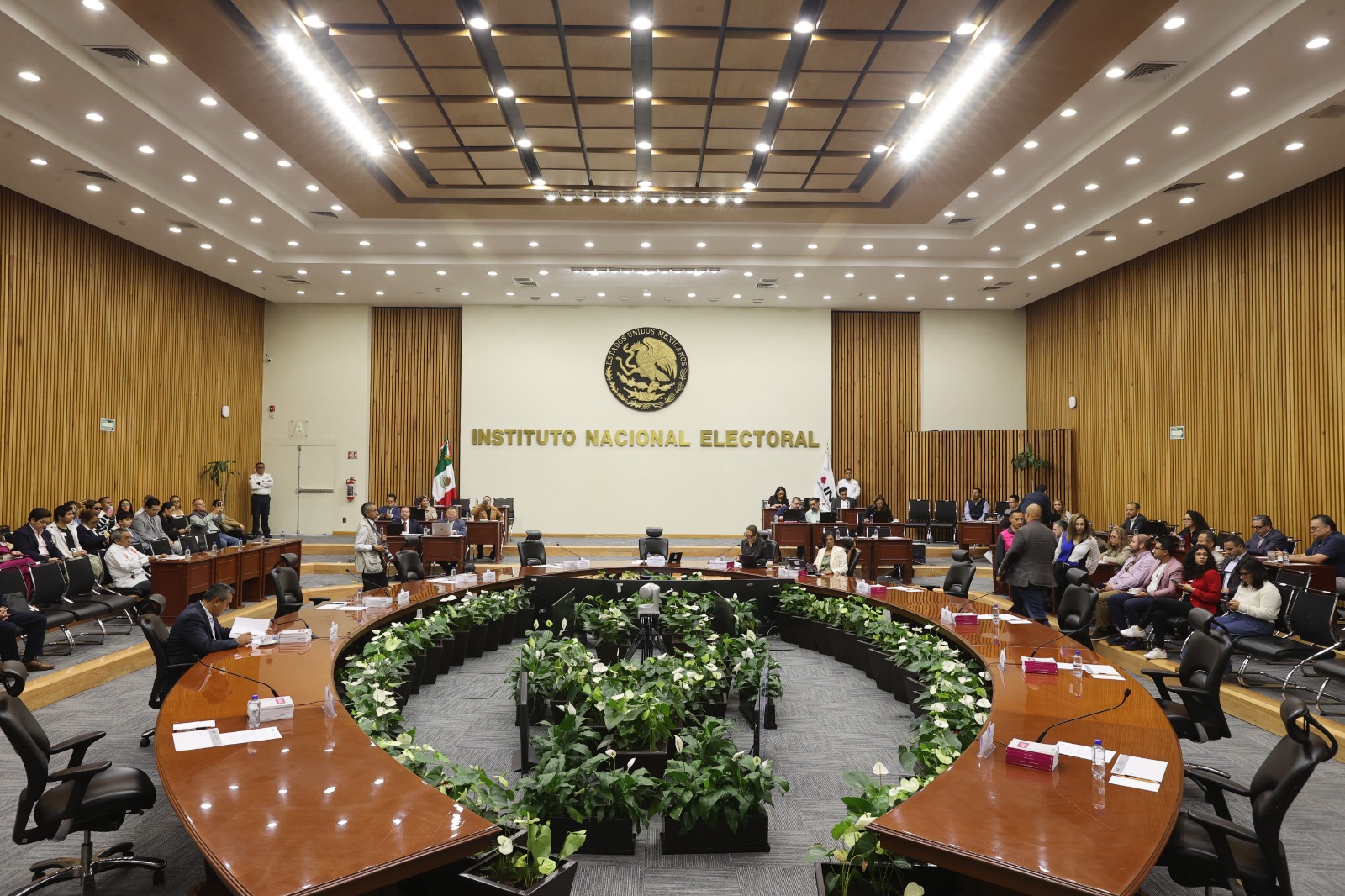 Salón de sesiones con la participación de las personas Consejeras Electorales.