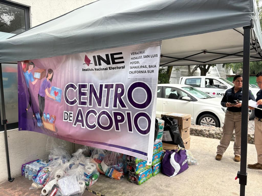 lona con la leyenda centro de acopio