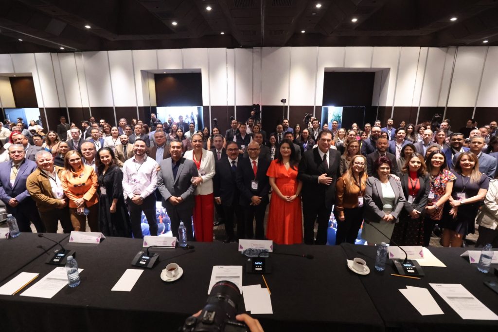 Foto grupal de participantes en la evaluación_INE-OPL
