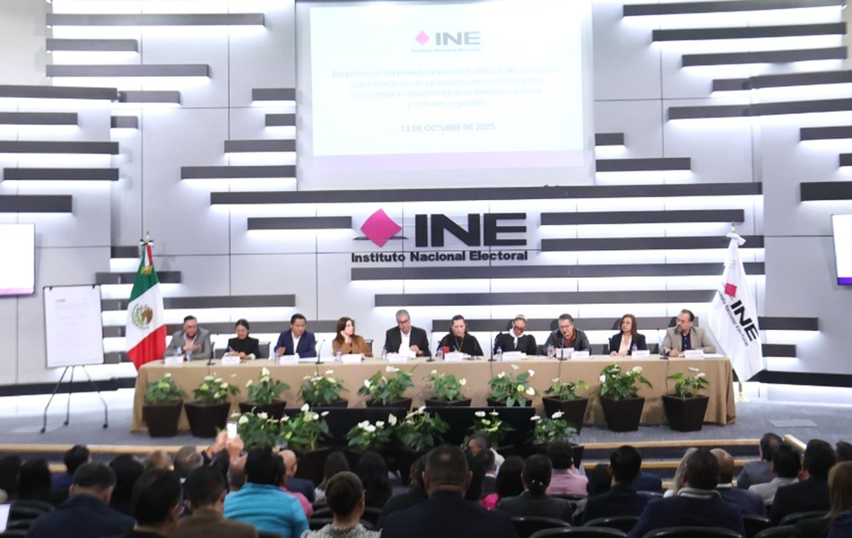 Reunión de la consejera presidenta, consejeras y consejeros del INE, Partidos Políticos Locales