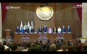 Pantalla del evento del voto de las mujeres en México