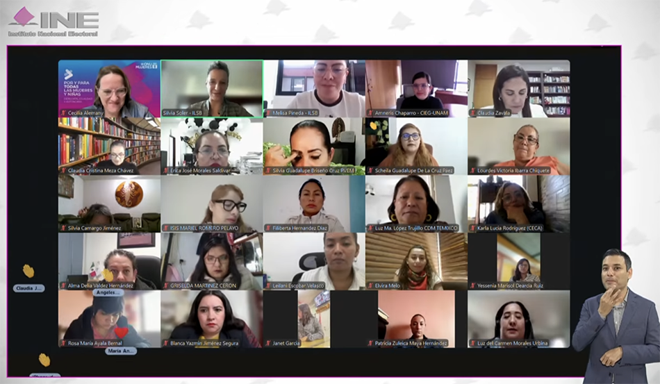 Toma de participantes en el cierre de 3era Edición Liderazgo de las Mujeres en la Política