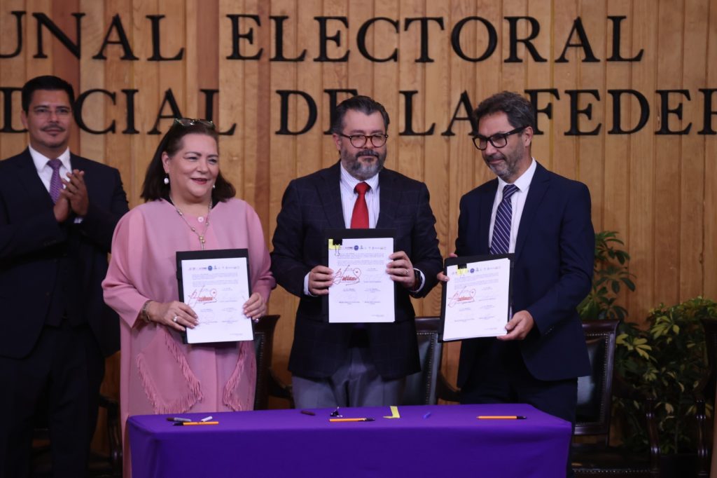 Titulares del INE-TEPJF-Transparencia en la firma de acurdo de colaboración
