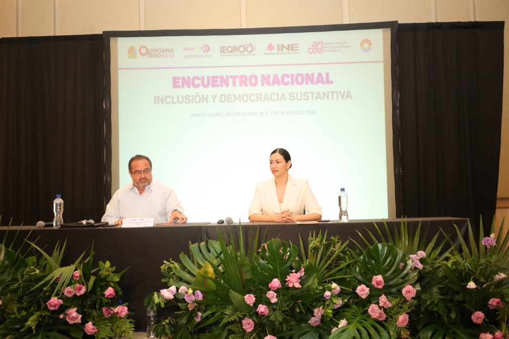 Luis Guillermo de San Denis Vocal Ejecutivo del INE en Yucatán y Blanca Cruz García, Consejera Electoral del INE.