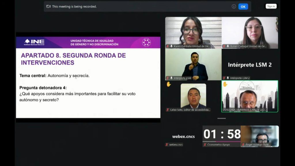 Pantalla con la imagen de las personas participantes.