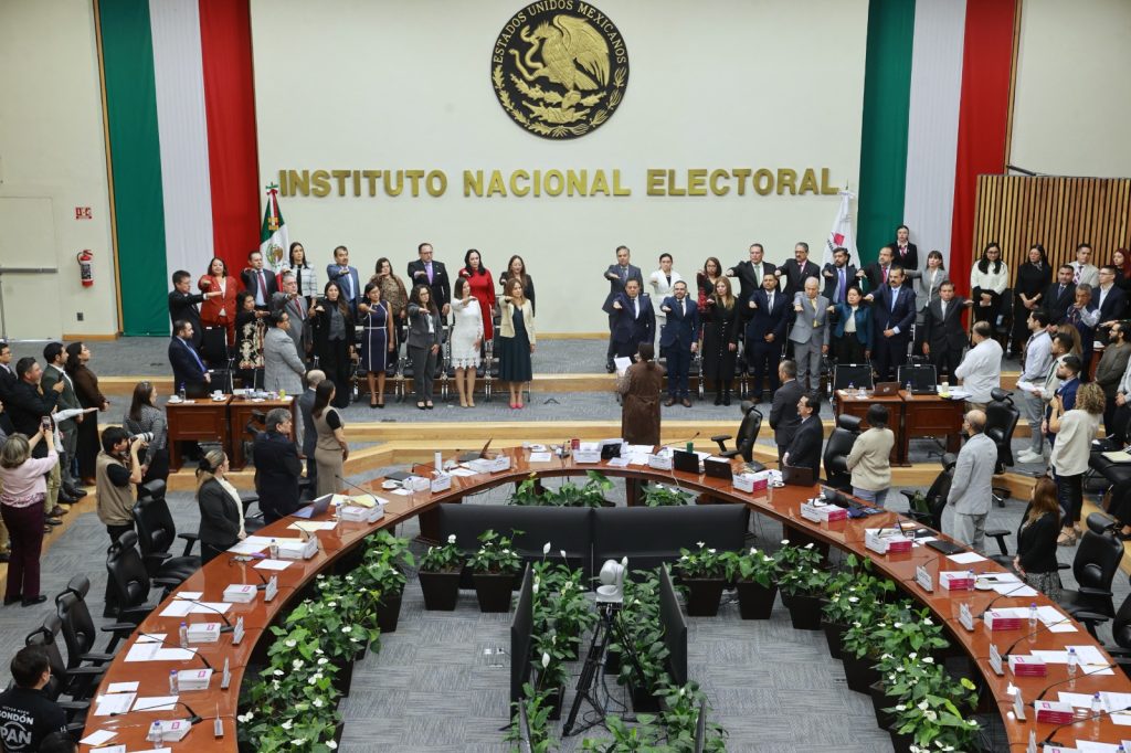 Nuevas Vocalías Ejecutivas tomando protesta ante el Consejo General del INE