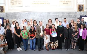 Foto grupal “Diálogo intercultural y de análisis público sobre los alcances de la reforma constitucional indígena y afromexicana